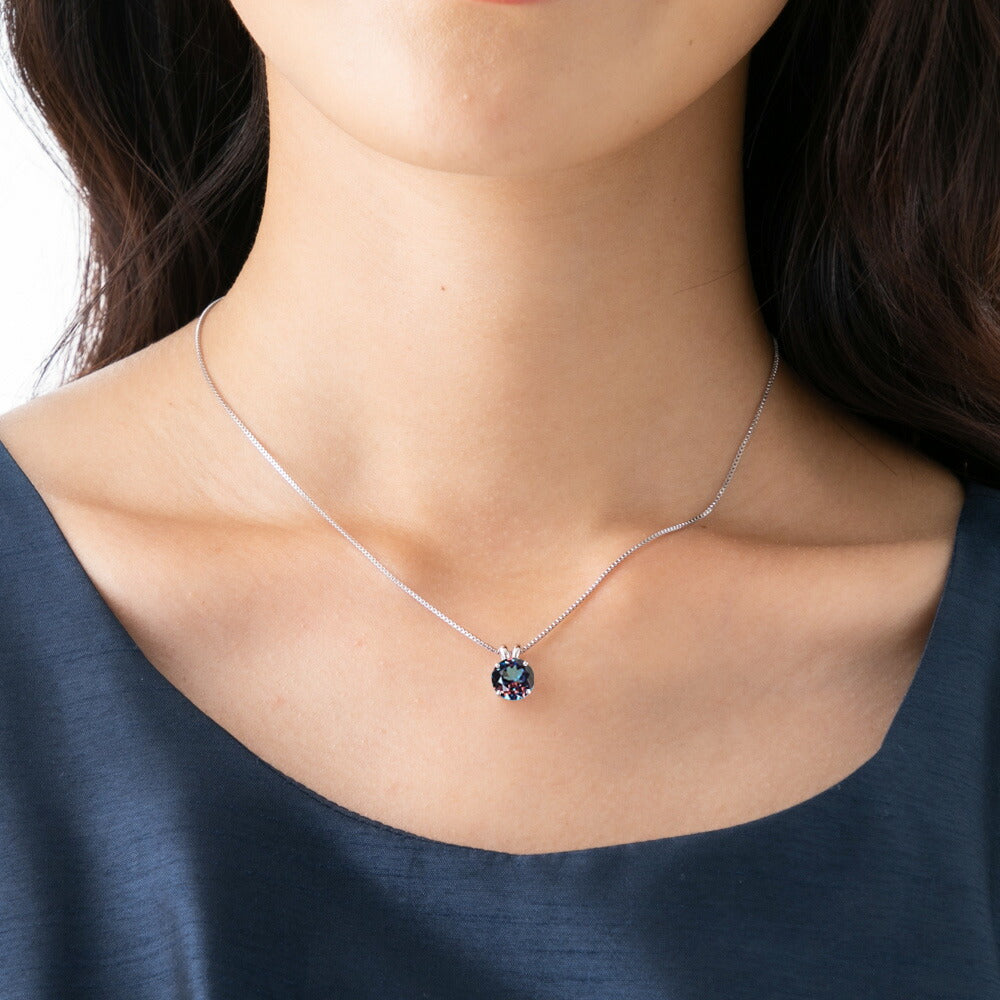 JD240008AXN 約2.5ct ラボグロウン・アレキサンドライト ネックレス 着用イメージ