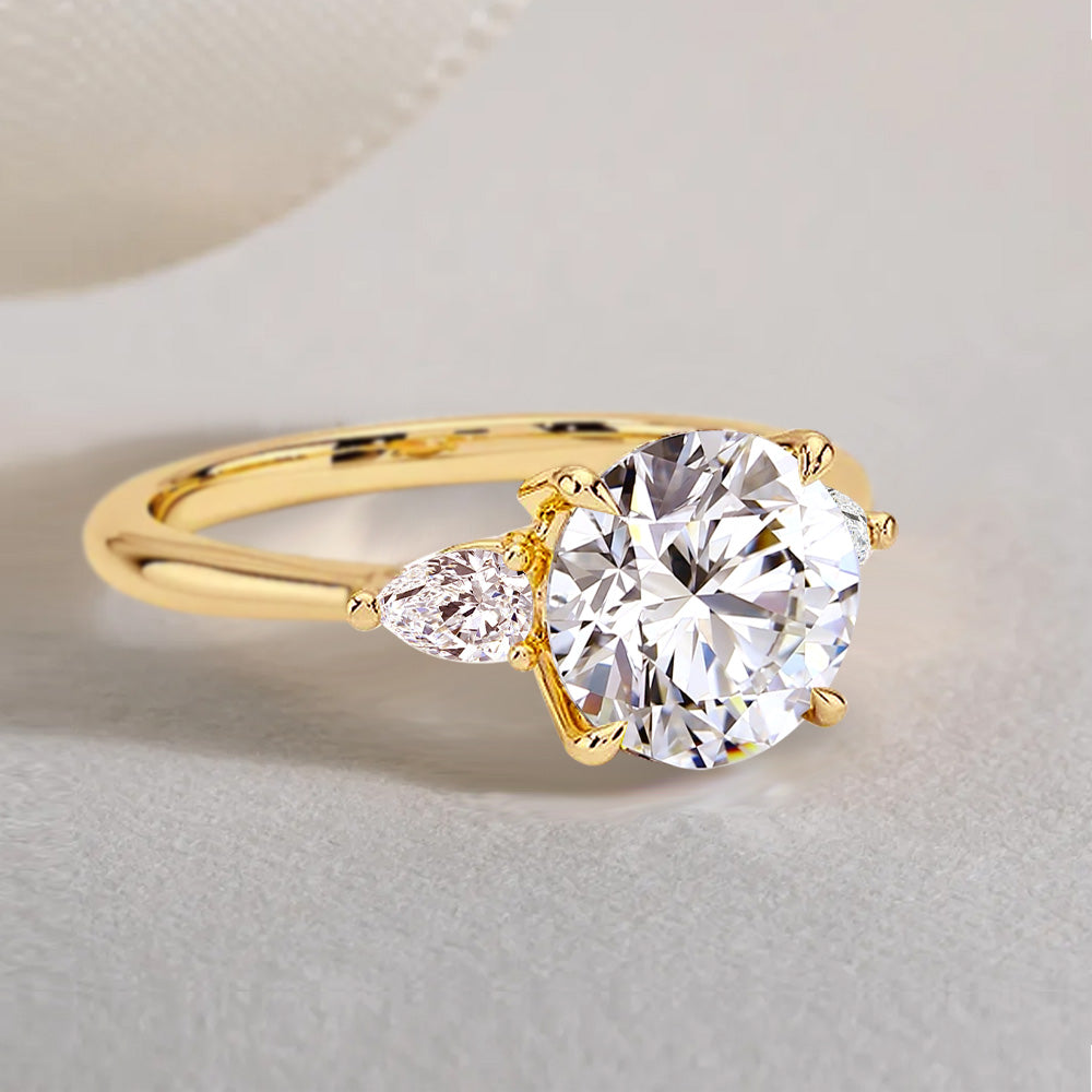 ラボグロウンダイヤモンド スリーストーンリング|ラウンド&ペアシェイプ 計1.5ct