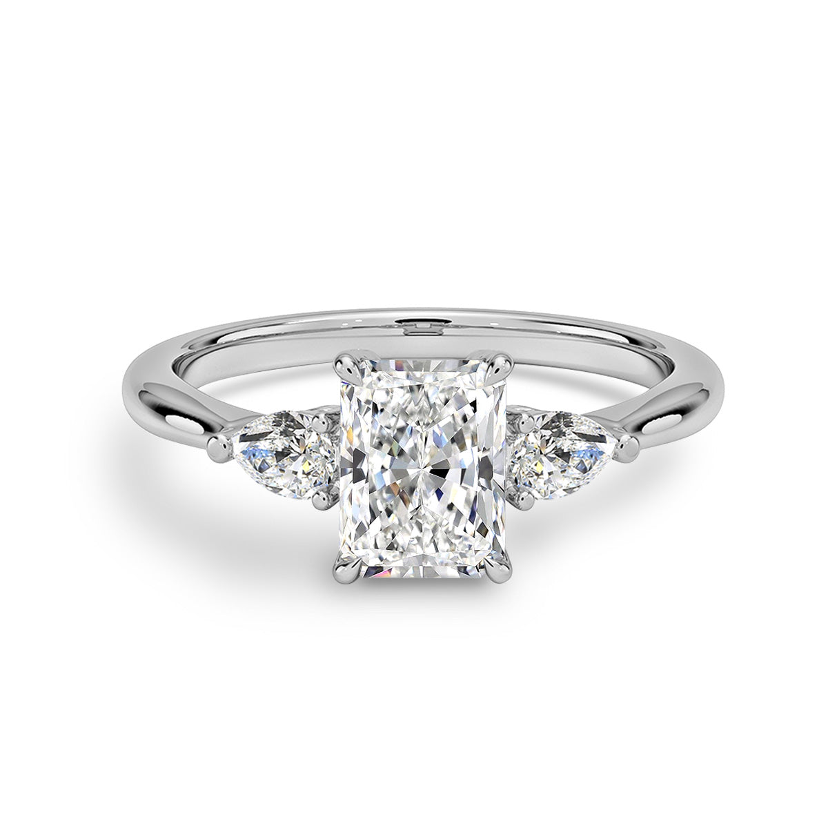 Pt900/K18 計1.5ct ラボグロウンダイヤモンド ラディアントカット 3ストーンリング 白背景の商品画像
