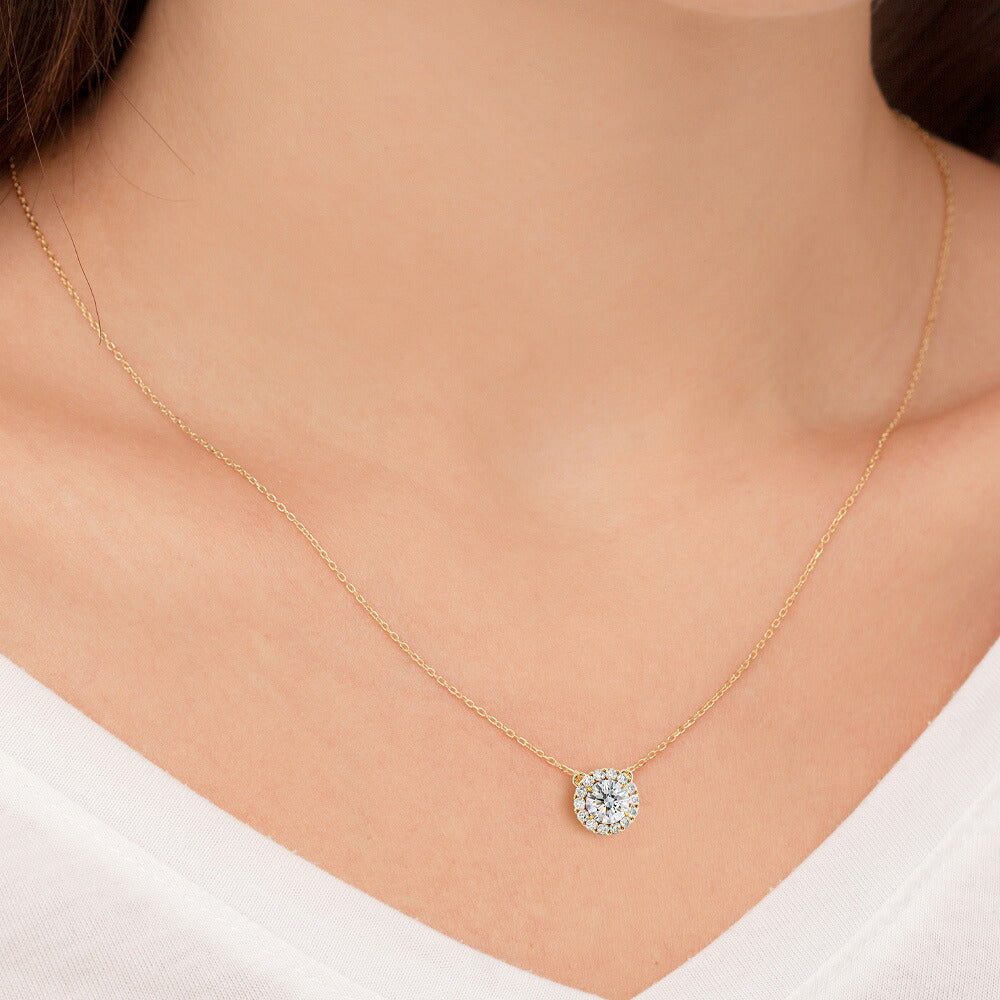 Pt900/K18 モアサナイト ヘイローネックレス|計0.63ct・1.15ct 着用イメージ