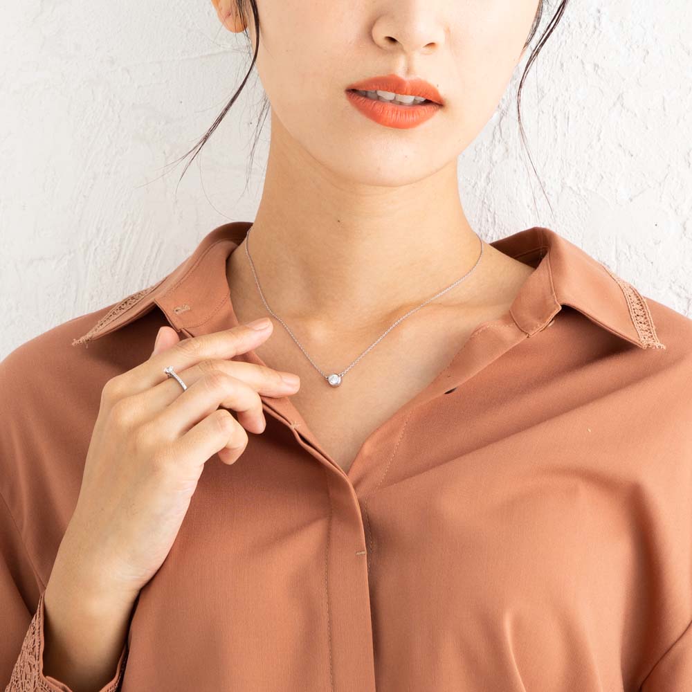 Pt900 モアサナイト ベゼルネックレス|0.3ct・0.5ct・1ct 着用イメージ