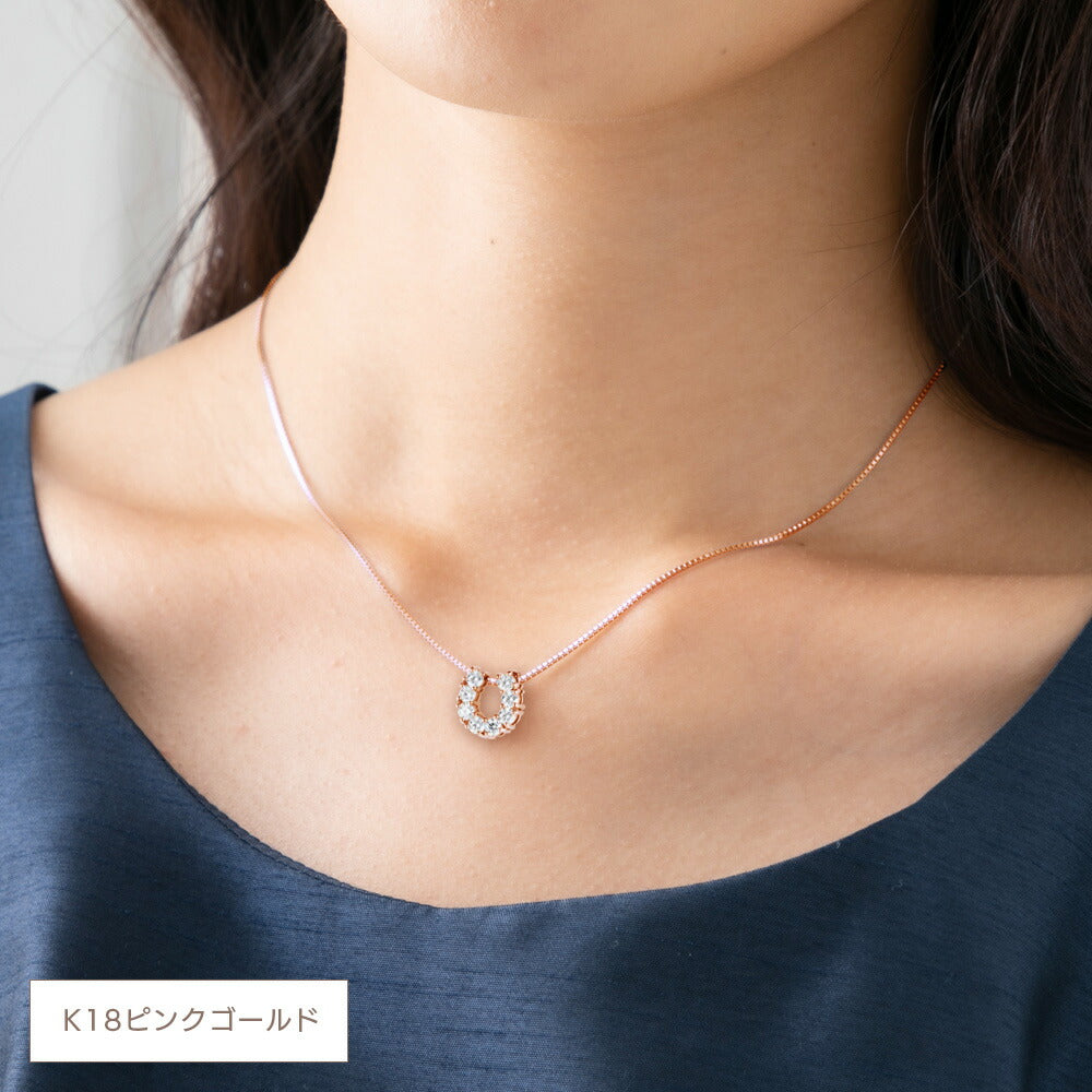 Pt900/K18 モアサナイト 馬蹄ネックレス|計1ct 着用イメージ