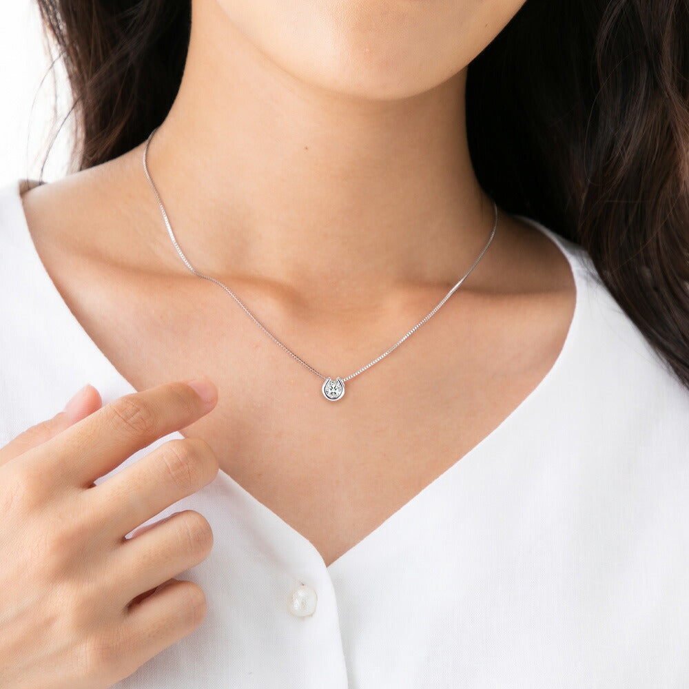 Pt900/K18 モアサナイト 一粒馬蹄ネックレス|0.3ct・0.5ct 着用イメージ