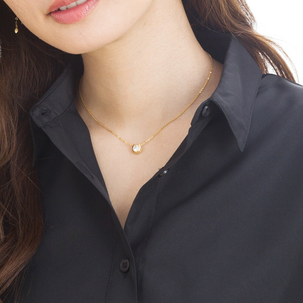 Pt900/K18 モアサナイト 一粒馬蹄ネックレス|0.3ct・0.5ct 着用イメージ