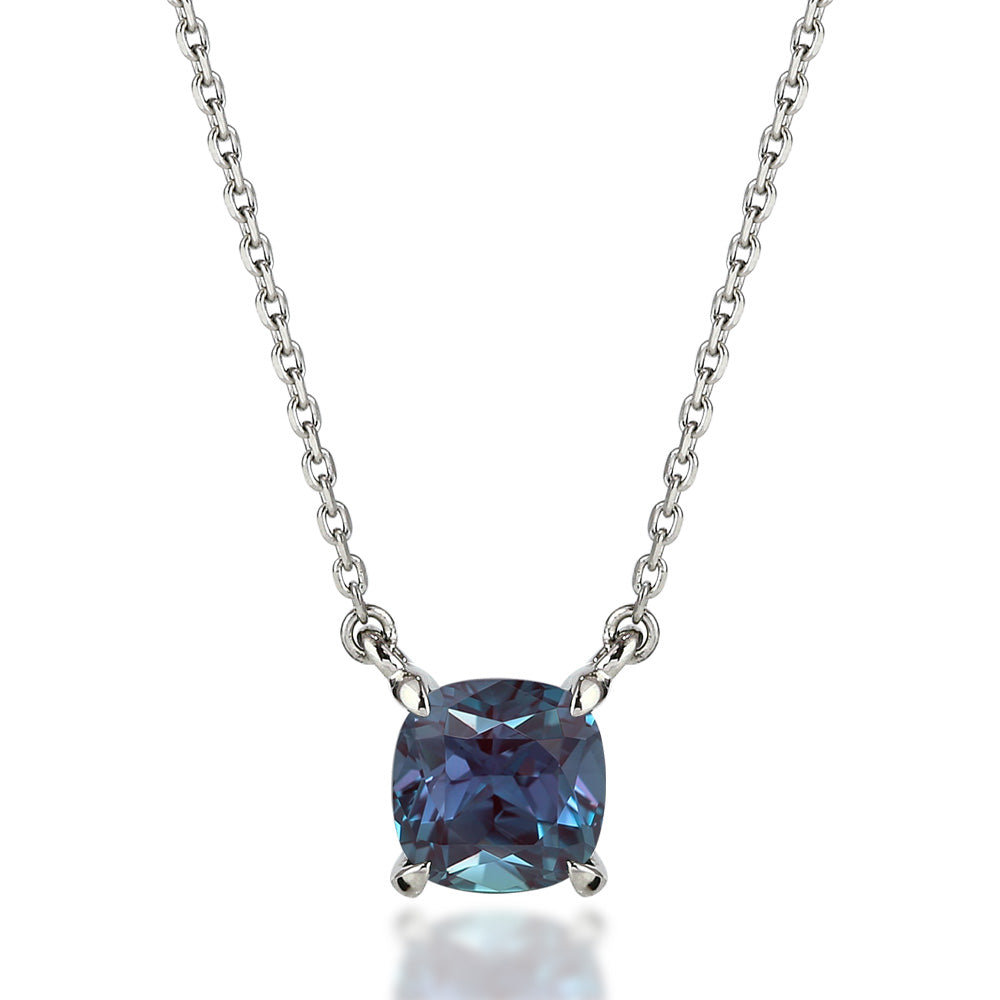 NOP023AX 約1.2ct クッションカット ラボグロウンアレキサンドライト 両吊りネックレス プラチナ 白背景