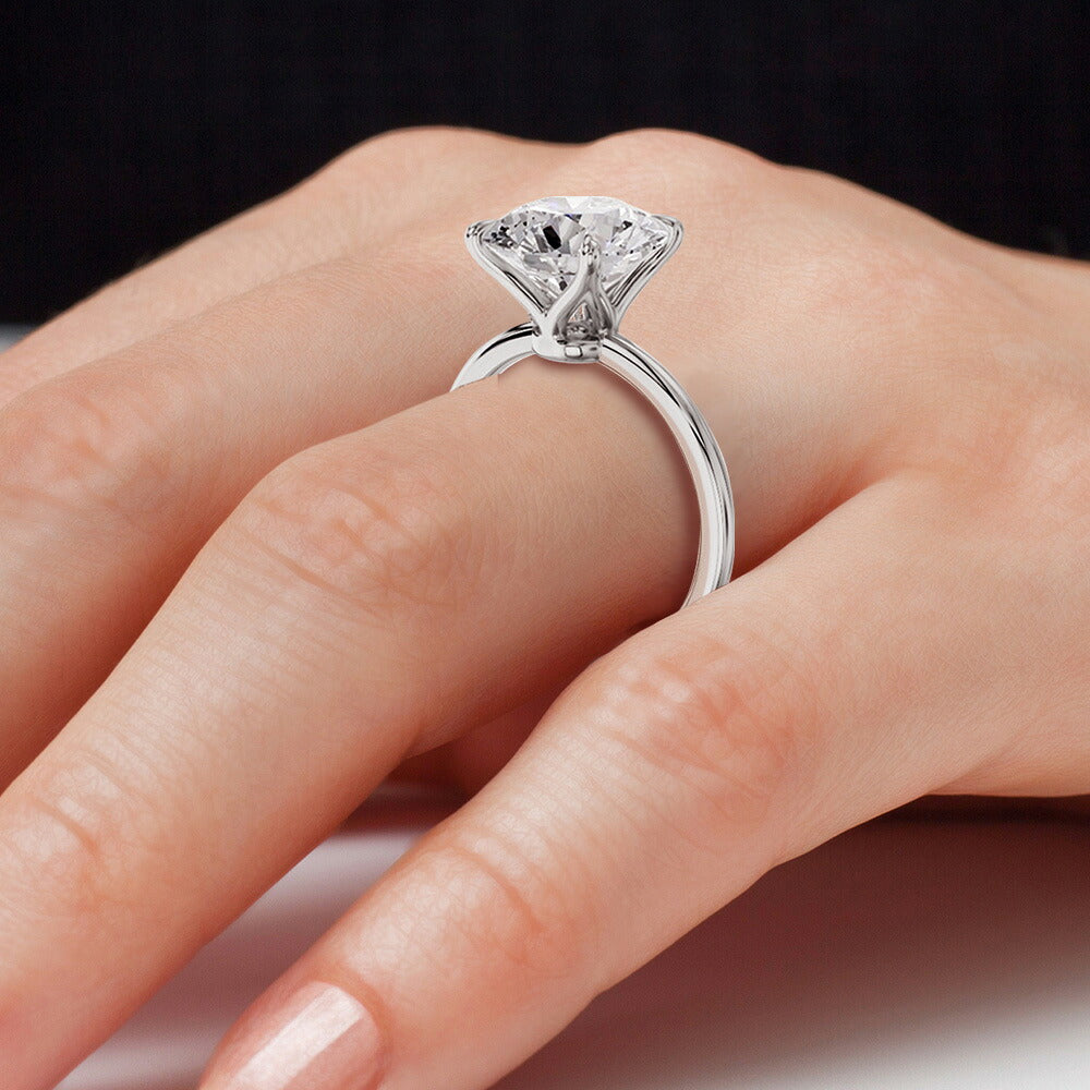 Fleurlue 3ct ラボグロウンダイヤモンド 4本爪リング:着用時の側面