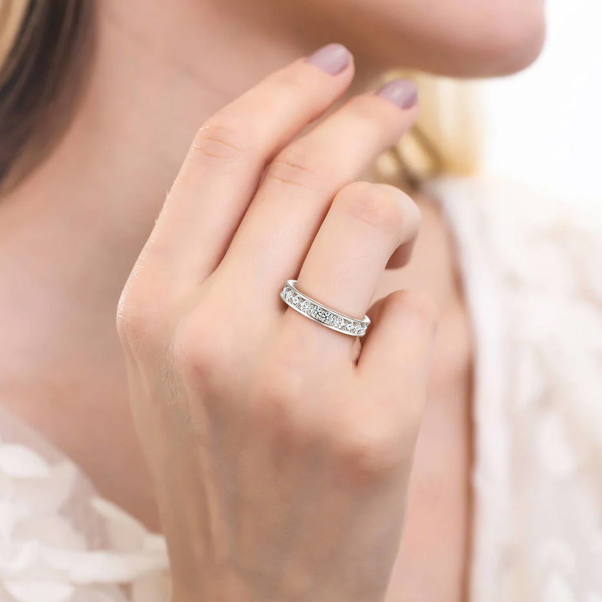 Pt900／K18 1.5ct・2ct ラボグロウンダイヤモンド フチありフルエタニティリング 着用画像