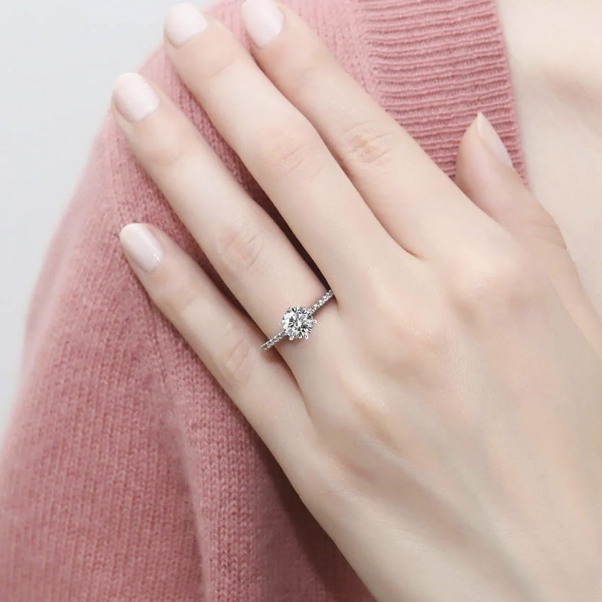 Pt900／K18 計1.5ct ラボグロウンダイヤモンド 6本爪パヴェリング 着用画像