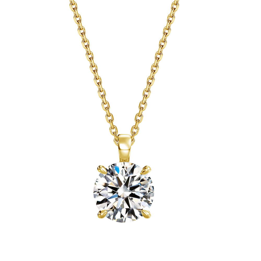 ラボグロウンダイヤモンド1.5ct・4本爪ペンダント K18イエローゴールドの白背景画像（チェーン付き撮影）