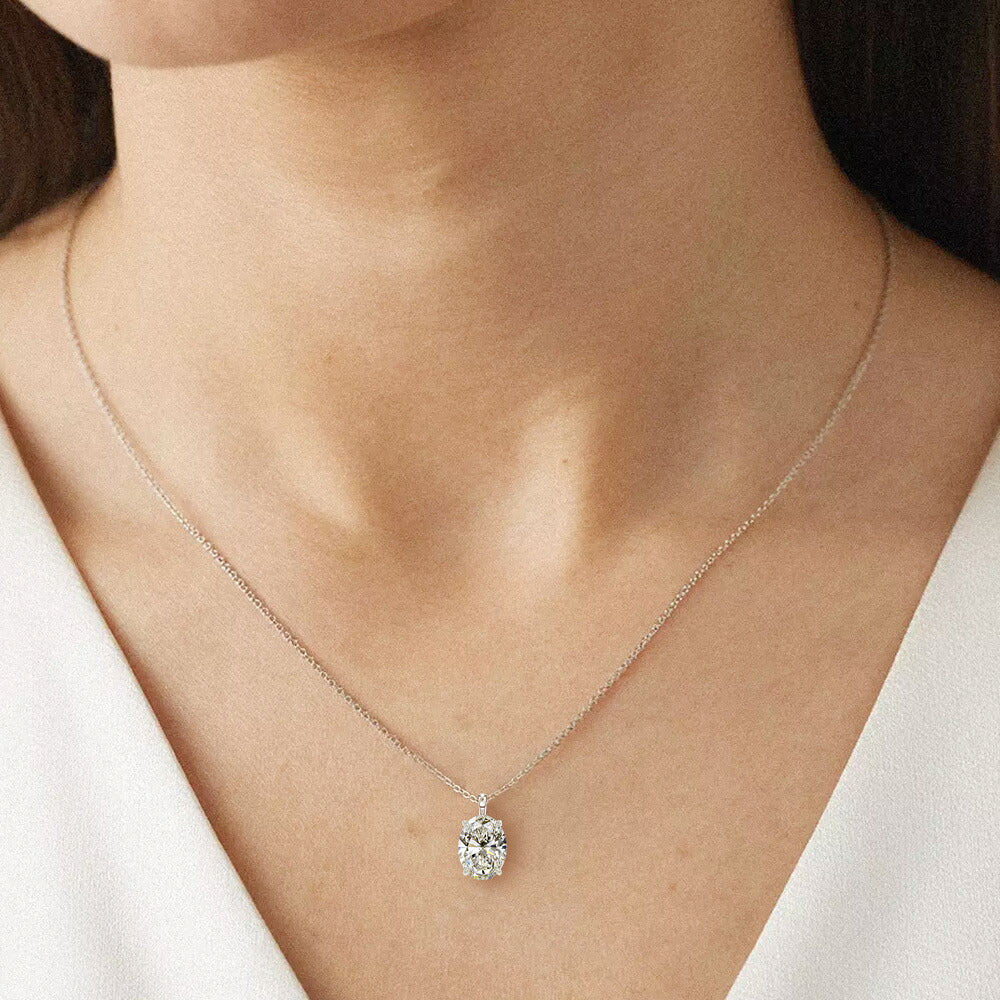 プラチナ 2ct オーバルネックレスの着用例