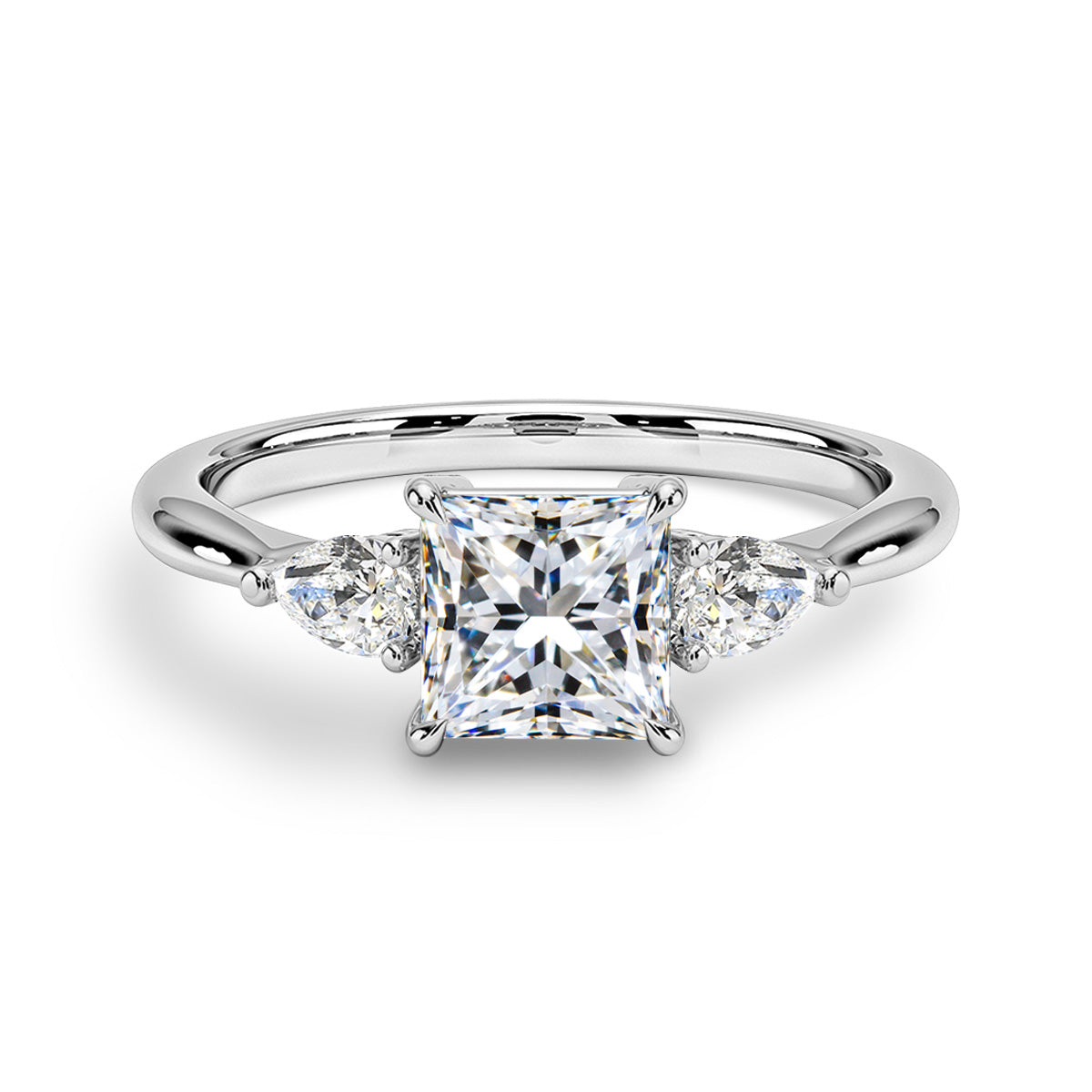 Pt900／K18 計1.5ct ラボグロウンダイヤモンド プリンセスカット 3ストーンリング 白背景の商品画像