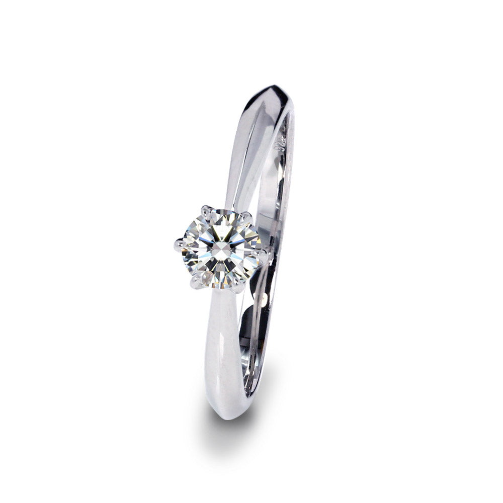 モアサナイト 0.3ct 6本爪 ソリティアリング｜SV925・プラチナ/K18仕上 白背景の商品画像