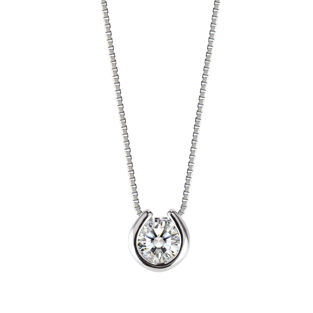Pt900／K18 モアサナイト 一粒馬蹄ネックレス｜0.3ct・0.5ct 白背景の商品画像
