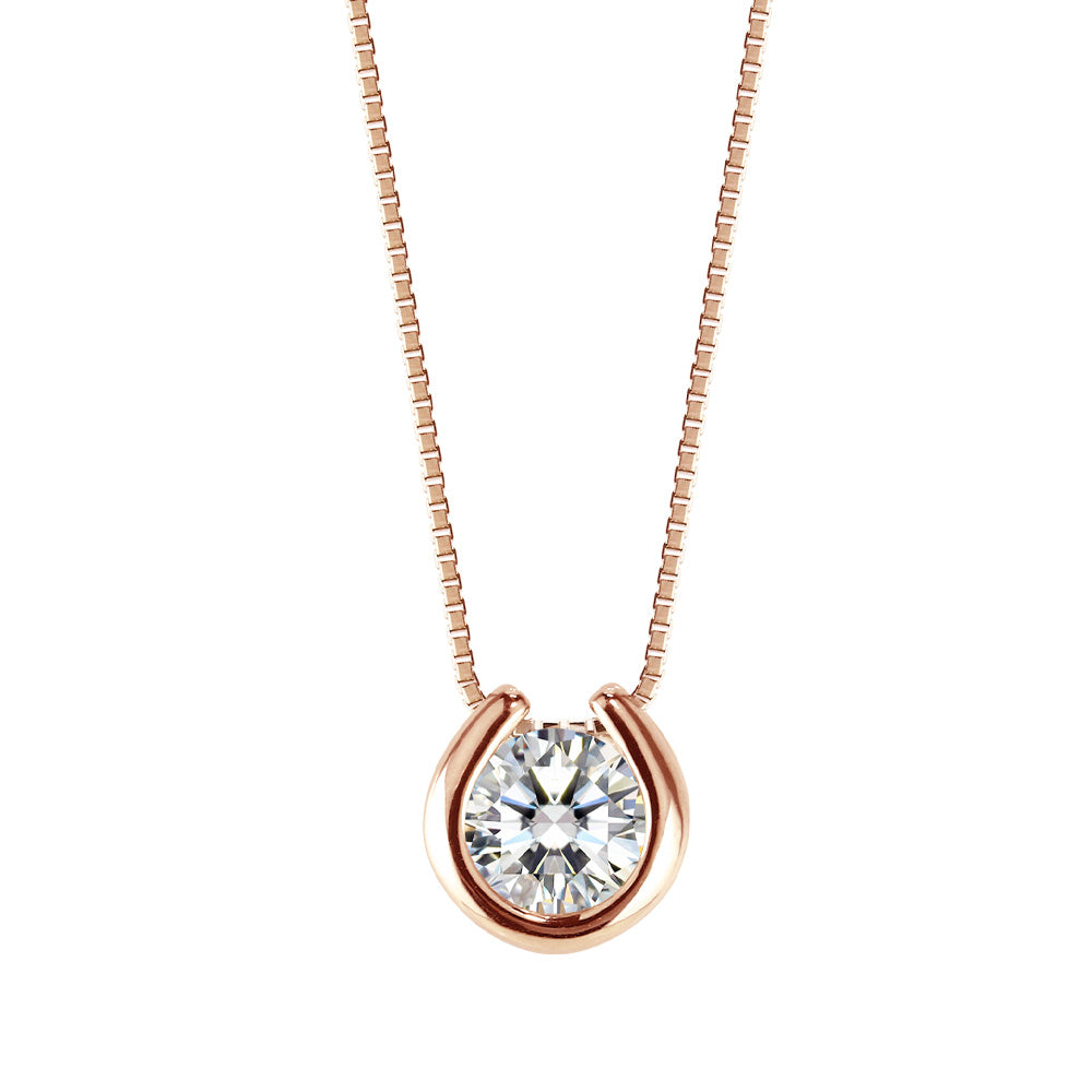 Pt900／K18 モアサナイト 一粒馬蹄ネックレス｜0.3ct・0.5ct 白背景の商品画像