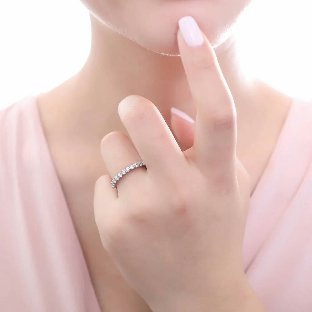 Pt900／K18 0.5ct モアサナイト ハーフエタニティリング 着用イメージ