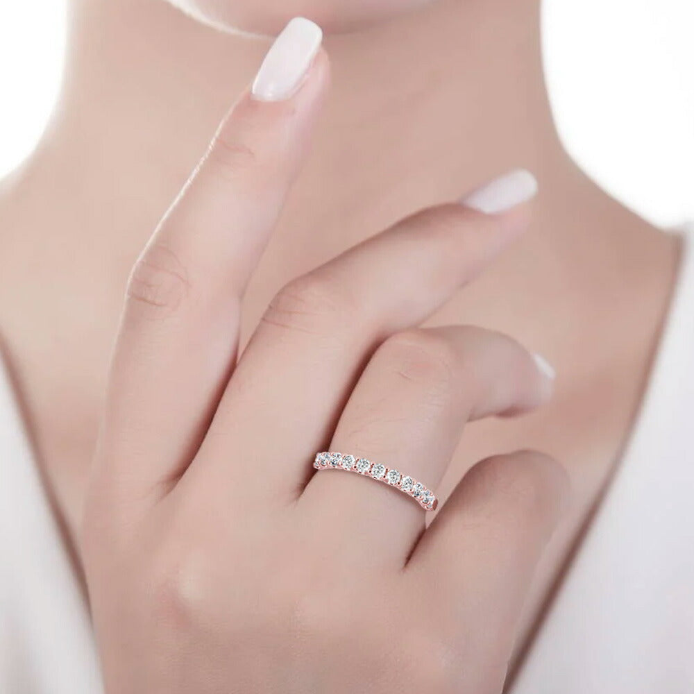 Pt900／K18 0.5ct モアサナイト ハーフエタニティリング 着用イメージ
