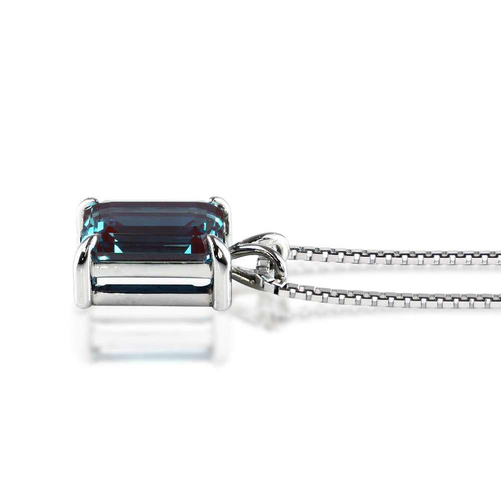 NOP011AX 1.256ct エメラルドカット ラボグロウンアレキサンドライト ネックレス 横から見た石座のディテール