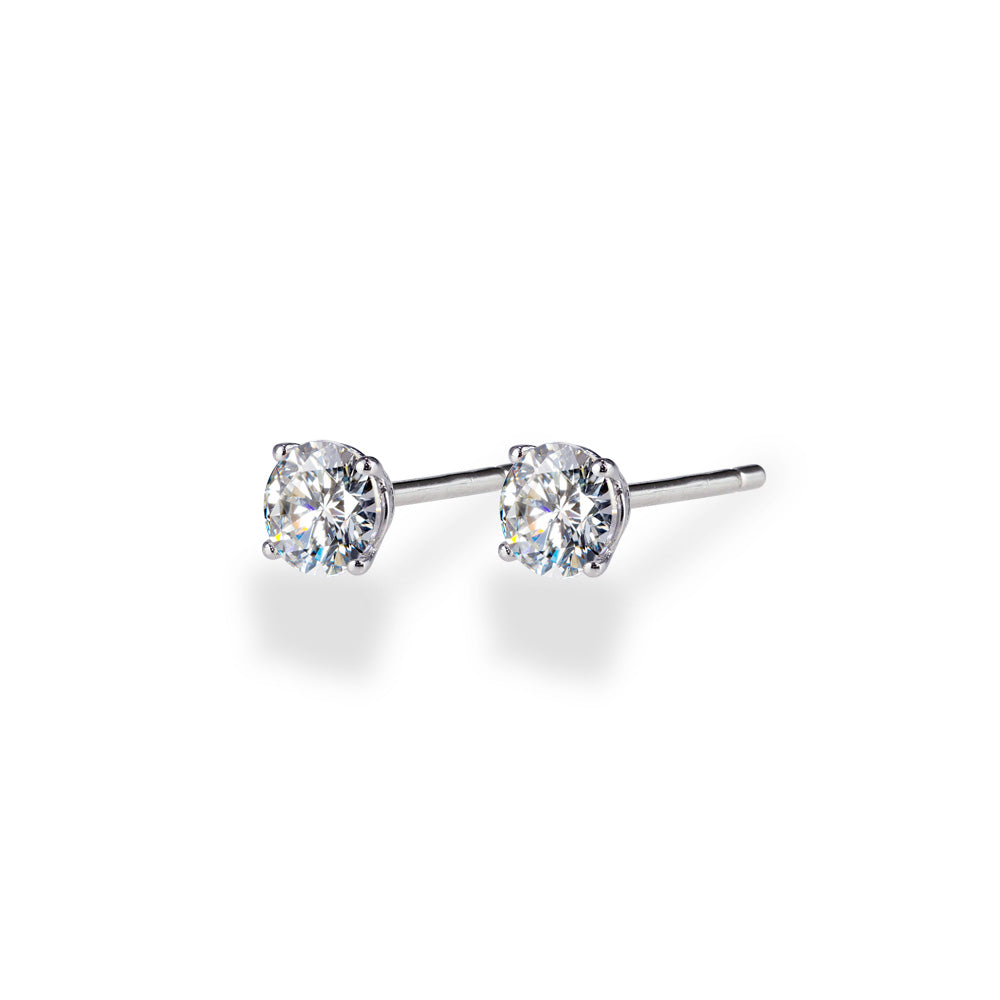 SV925 4本爪 CZスタッドピアス｜片耳ダイヤ換算0.3ct・0.5ct・1ct相当 白背景商品写真